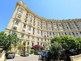 Le Grand Palais Otel